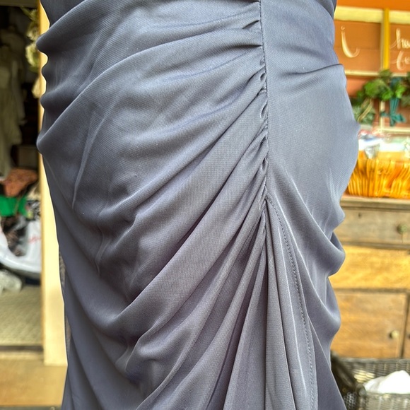 Elegant Blue Sleeveless Dress - Picture 3 of 7